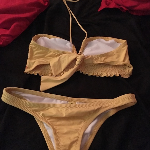 Beautiful bright yellow bikini - Picture 2 of 2